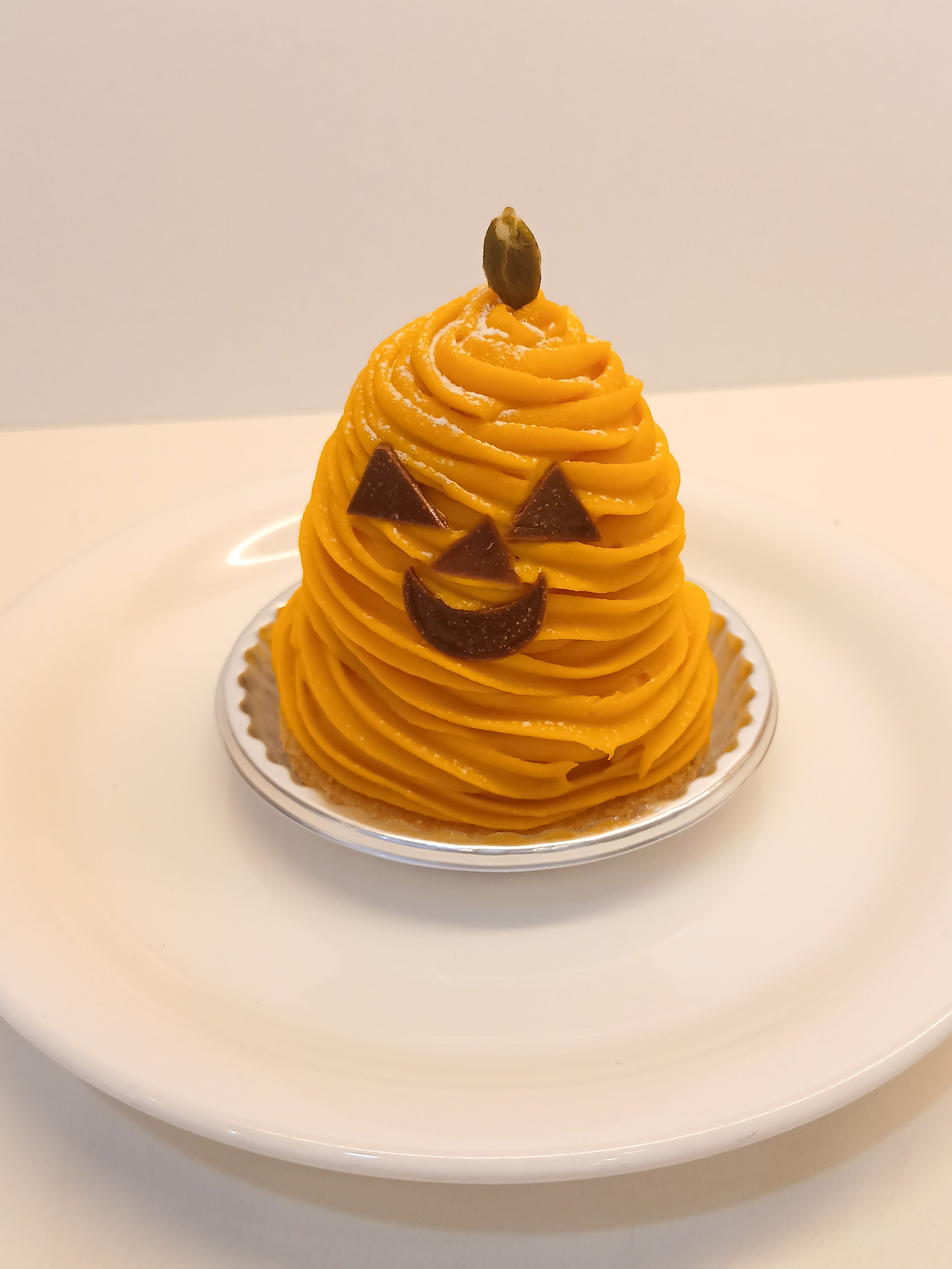 季節限定ケーキのご紹介「カボチャのモンブラン」 – プラチノ