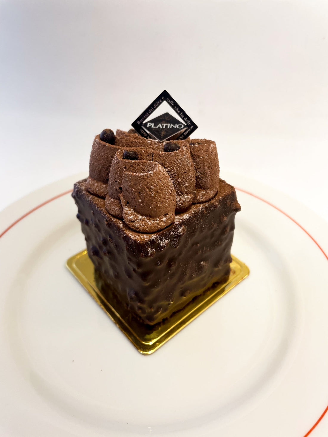 季節限定ケーキのご紹介「ショコラ・キャレ」