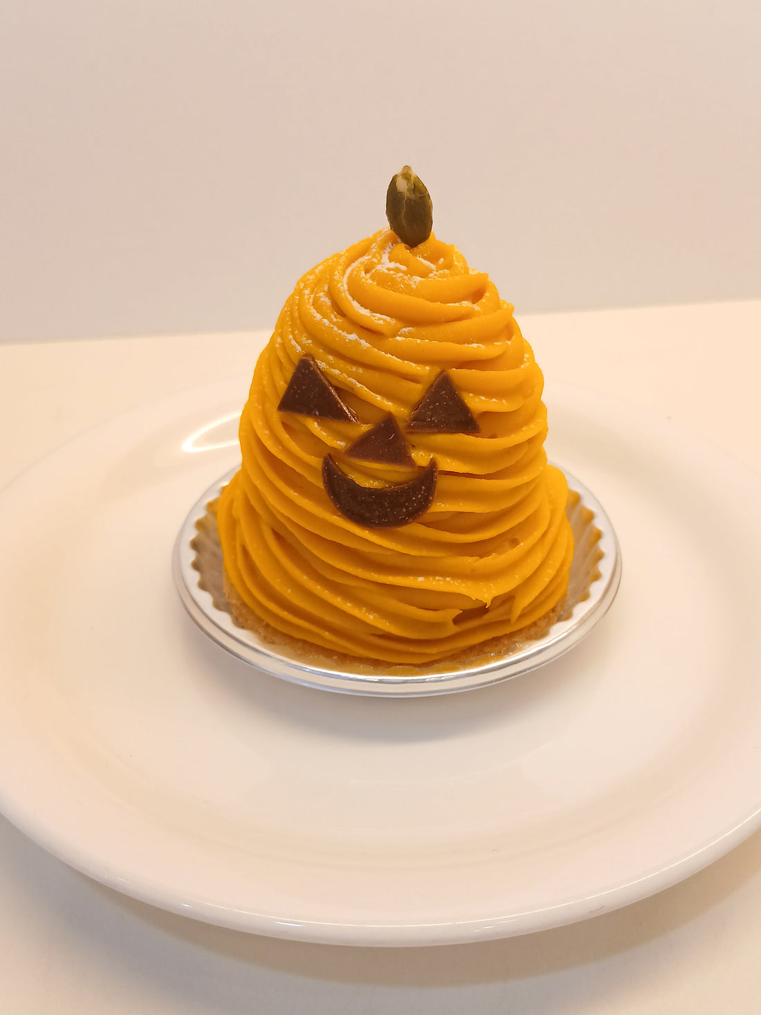 季節限定ケーキのご紹介「カボチャのモンブラン」