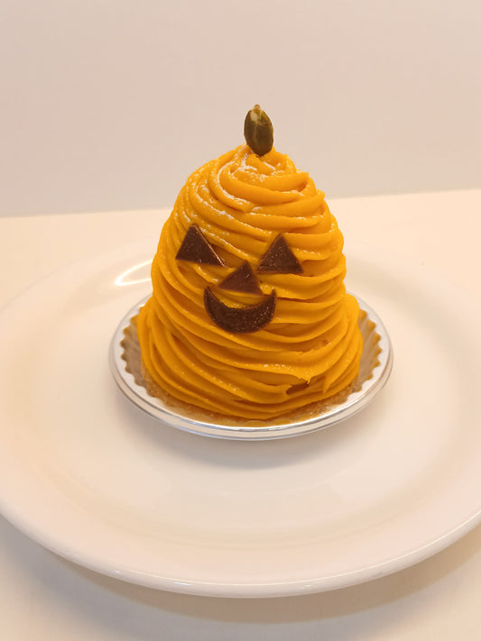 季節限定ケーキのご紹介「カボチャのモンブラン」